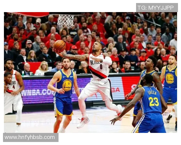 勇士与开拓者激战四月之夜回顾精彩瞬间与关键时刻分析 勇士与开拓者激战四月之夜回顾精彩瞬间与关键时刻分析